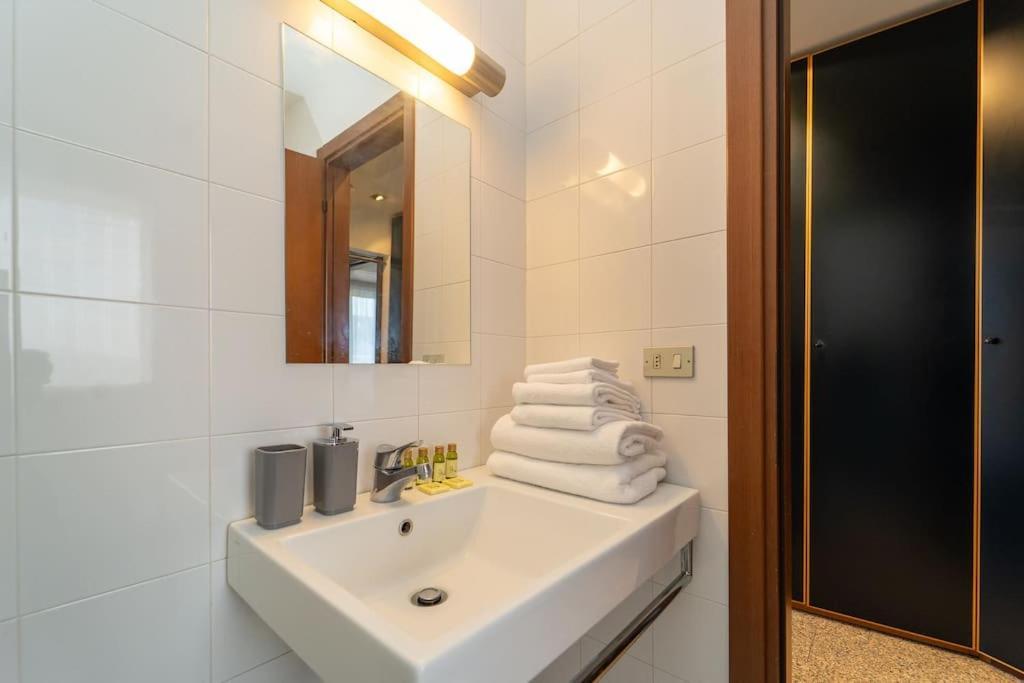 5 Giornate Apt Con Terrazzo E Garage Privato Milano Dış mekan fotoğraf