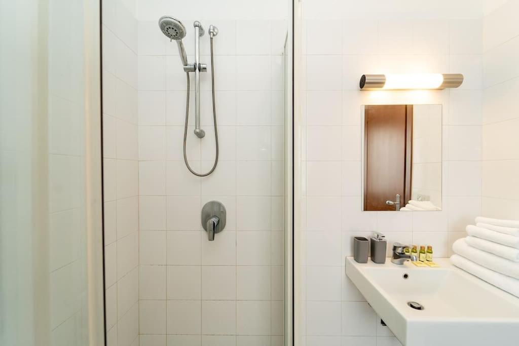 5 Giornate Apt Con Terrazzo E Garage Privato Milano Dış mekan fotoğraf