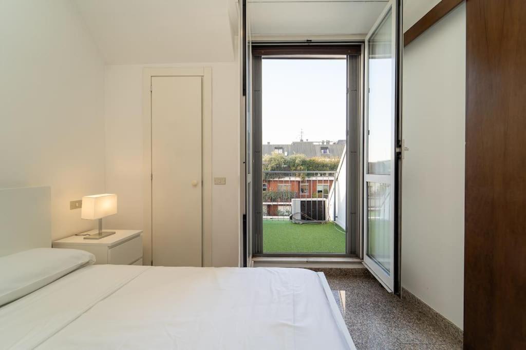 5 Giornate Apt Con Terrazzo E Garage Privato Milano Dış mekan fotoğraf